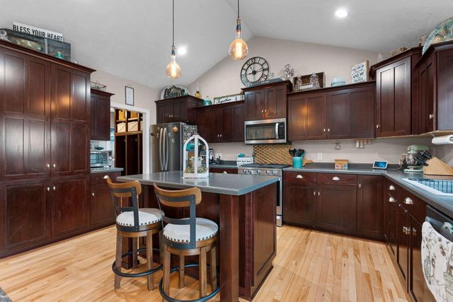 833 WHISPERING WAY, Omro, WI 54963