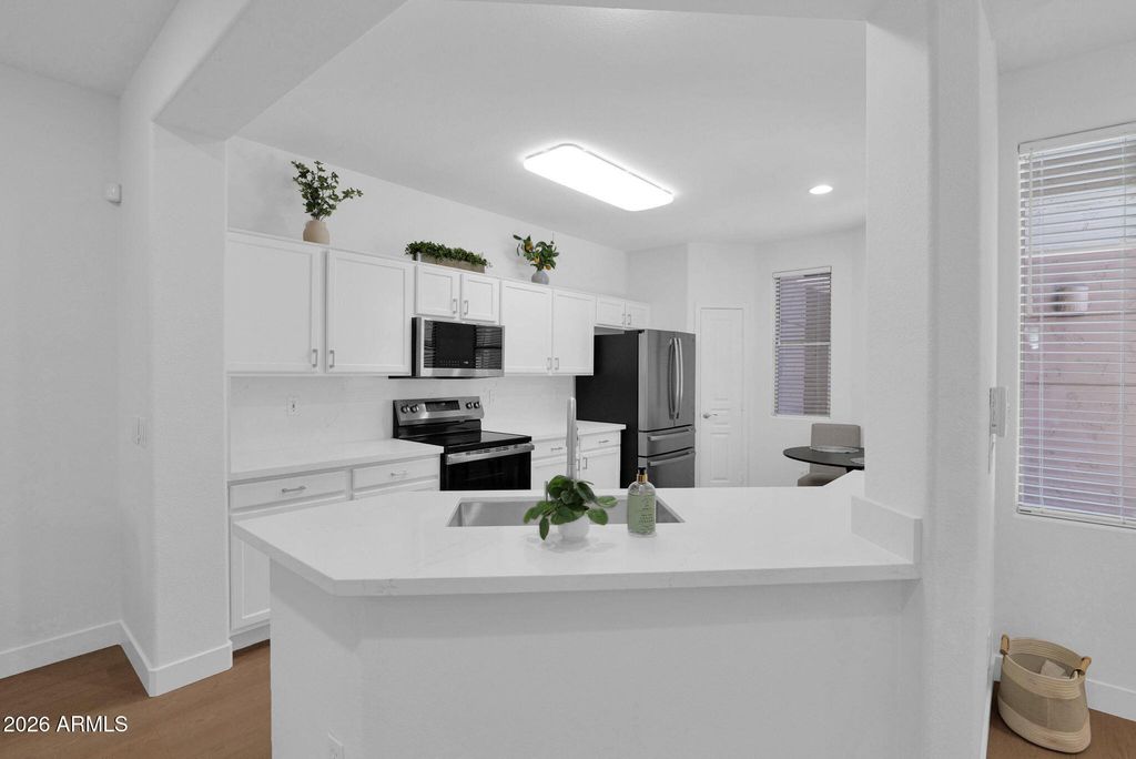 15221 N CLUBGATE Drive 1023, Scottsdale, AZ 85254 — photo 4