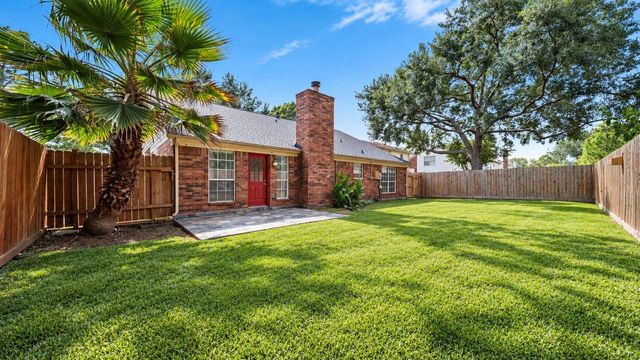 7035 Redwood Falls Drive, Pasadena, TX 77505