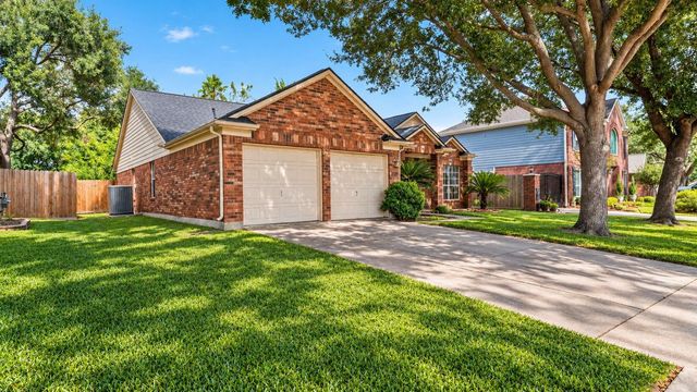 7035 Redwood Falls Drive, Pasadena, TX 77505