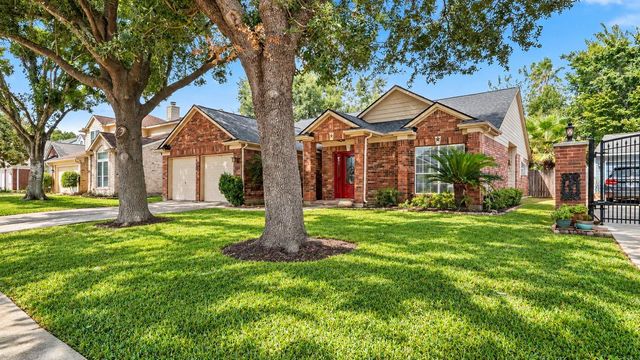 7035 Redwood Falls Drive, Pasadena, TX 77505