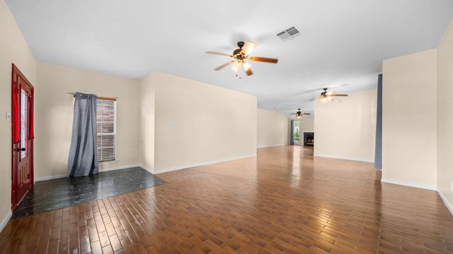 7035 Redwood Falls Drive, Pasadena, TX 77505