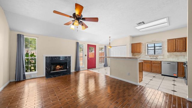 7035 Redwood Falls Drive, Pasadena, TX 77505