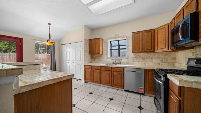 7035 Redwood Falls Drive, Pasadena, TX 77505