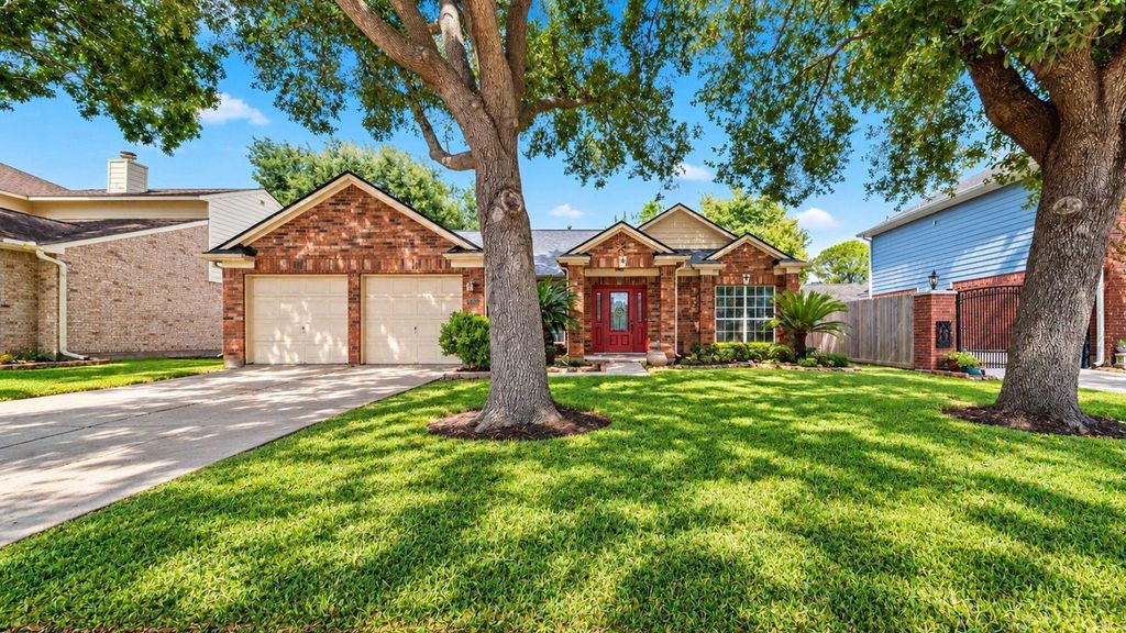 7035 Redwood Falls Drive, Pasadena, TX 77505