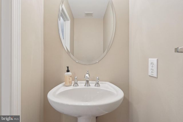 17 RIDGEVIEW RD, Delran, NJ 08075