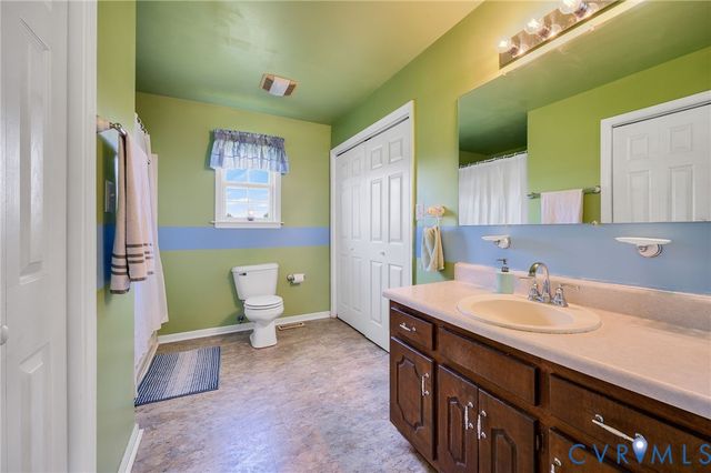 5280 W Quaker Rd, Disputanta, VA 23842