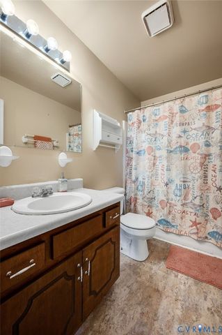 5280 W Quaker Rd, Disputanta, VA 23842