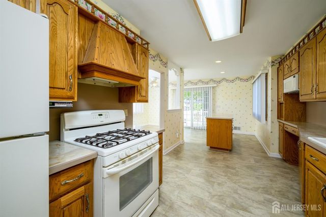 95 New Dover Avenue, Colonia, NJ 07067