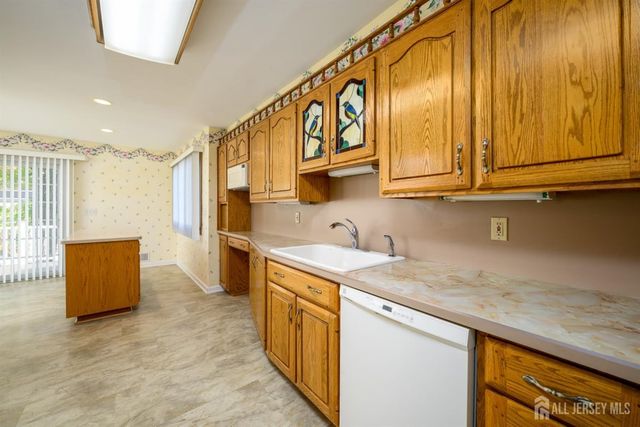 95 New Dover Avenue, Colonia, NJ 07067
