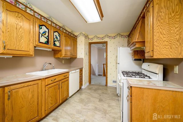 95 New Dover Avenue, Colonia, NJ 07067