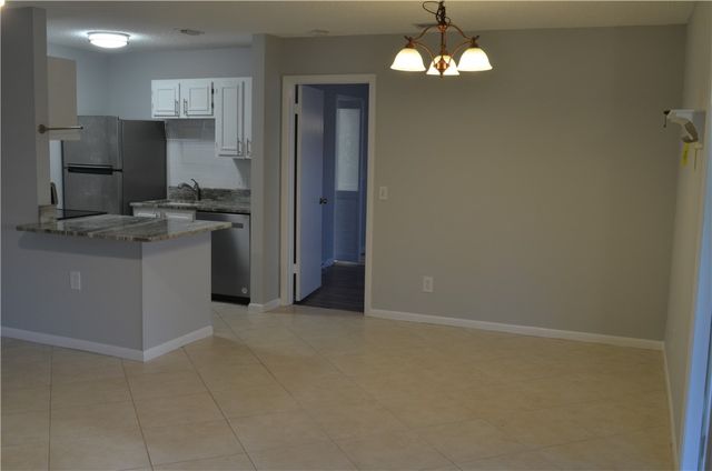 1212 Breezy Way 7H, Sebastian, FL 32958