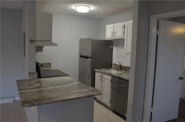 1212 Breezy Way 7H, Sebastian, FL 32958