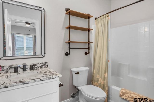 18329 Timber Oaks Dr, Lindale, TX 75771