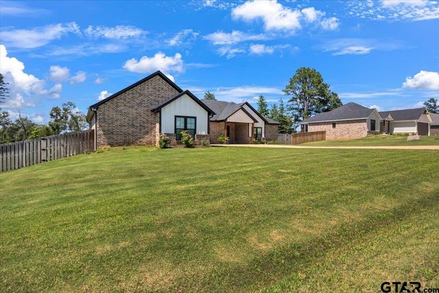 18329 Timber Oaks Dr, Lindale, TX 75771