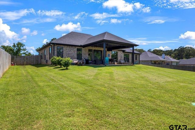 18329 Timber Oaks Dr, Lindale, TX 75771