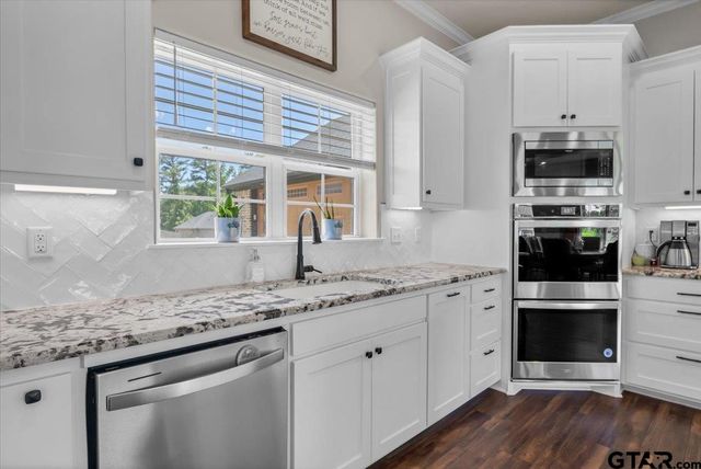 18329 Timber Oaks Dr, Lindale, TX 75771