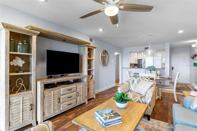 6104 PALMA DEL MAR BOULEVARD S 210, St Petersburg, FL 33715