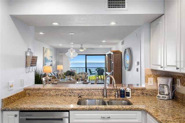 6104 PALMA DEL MAR BOULEVARD S 210, St Petersburg, FL 33715