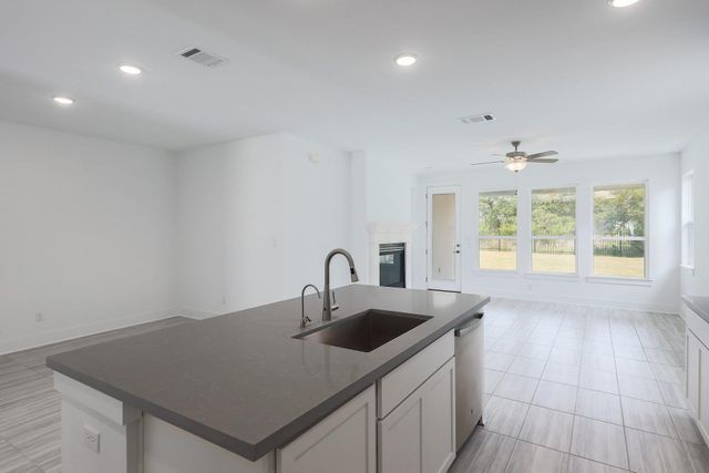 182 Yarbrough DR, Dripping Springs, TX 78620