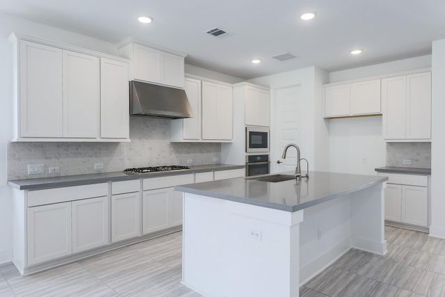 182 Yarbrough DR, Dripping Springs, TX 78620