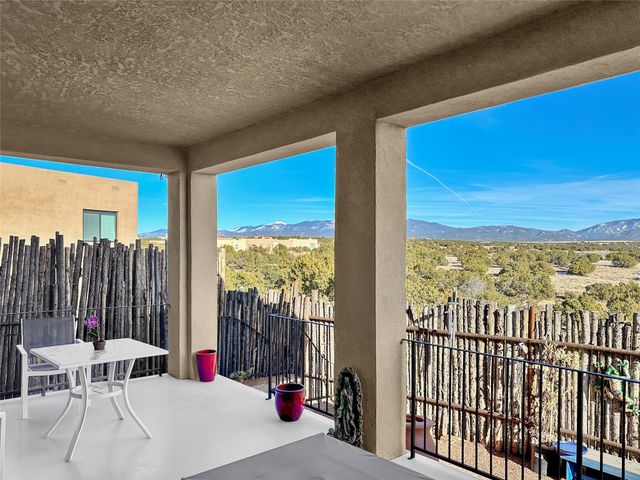 7 Via Vitae, Santa Fe, NM 87507
