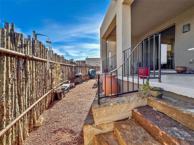 7 Via Vitae, Santa Fe, NM 87507