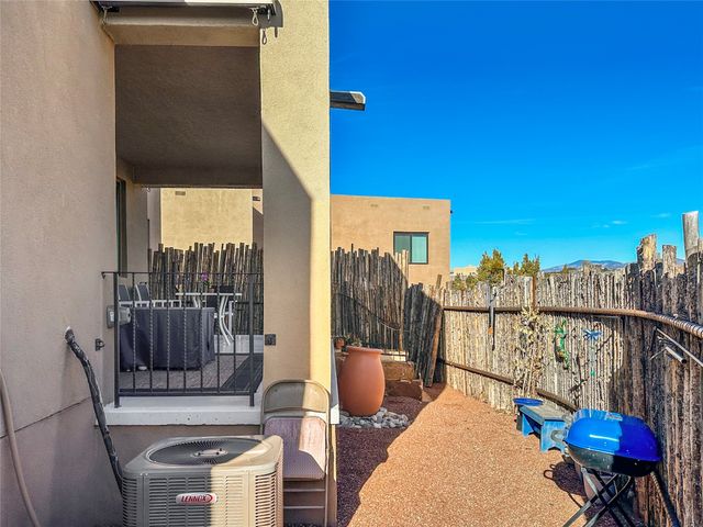 7 Via Vitae, Santa Fe, NM 87507