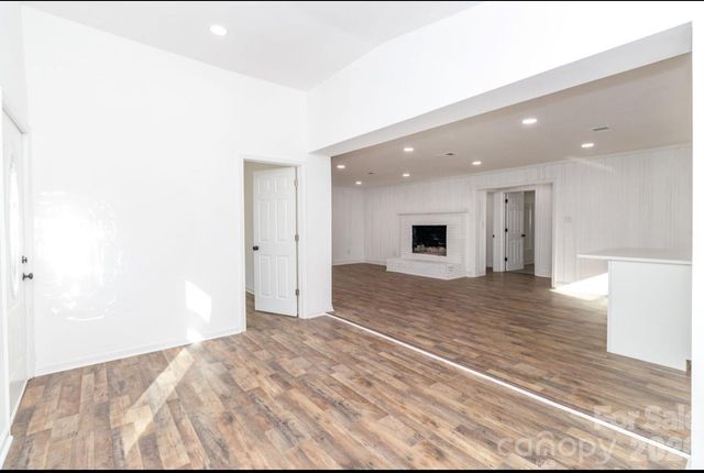 123 Riverside Drive, Mount Holly, NC 28120