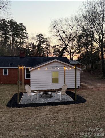 123 Riverside Drive, Mount Holly, NC 28120