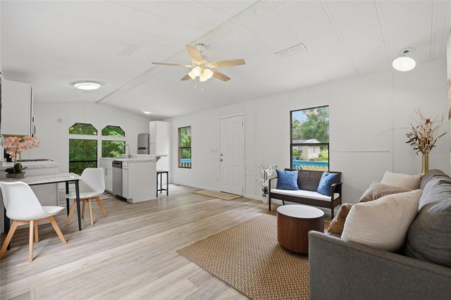 1212 NE 1ST AVENUE, Williston, FL 32696