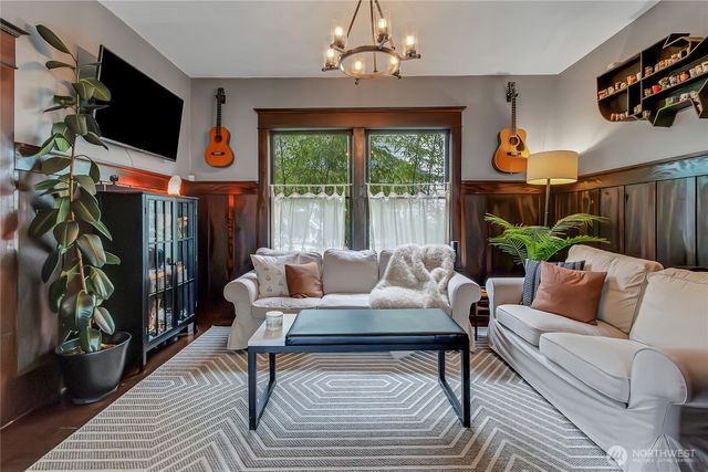 926 S Ainsworth Avenue, Tacoma, WA 98405