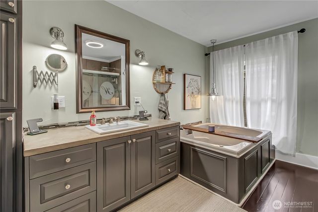 926 S Ainsworth Avenue, Tacoma, WA 98405