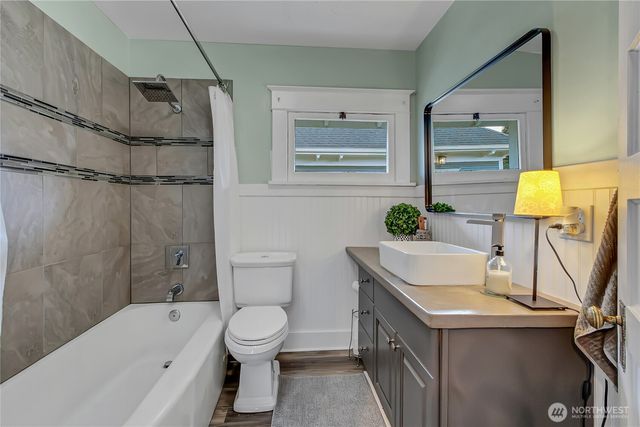 926 S Ainsworth Avenue, Tacoma, WA 98405