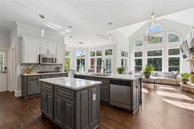 188 Covered Bridge SW Trail, Smyrna, GA 30082