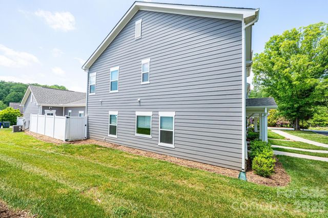 1809 Edgewater Drive NW, Conover, NC 28613