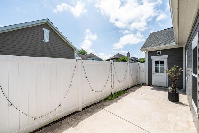 1809 Edgewater Drive NW, Conover, NC 28613