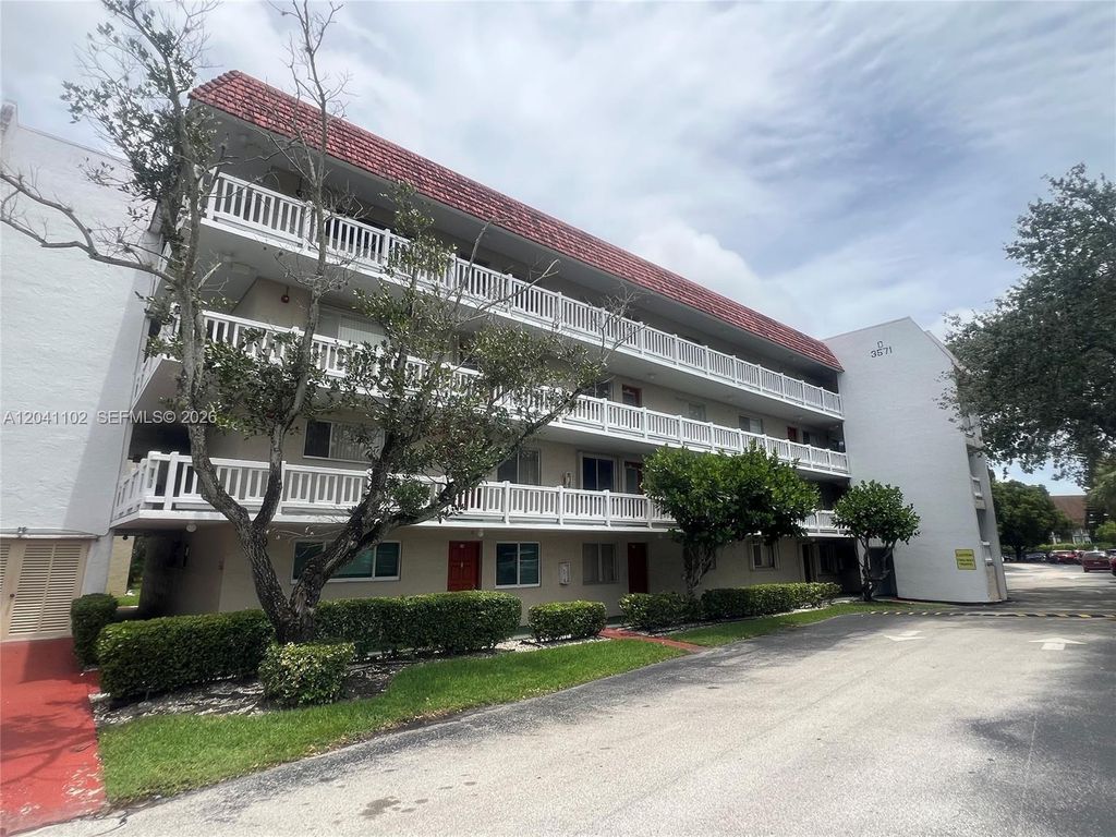3571 Inverrary Drive 307, Lauderhill, FL 33319
