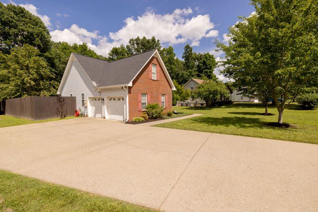2027 Skyline Dr, Goodlettsville, TN 37072