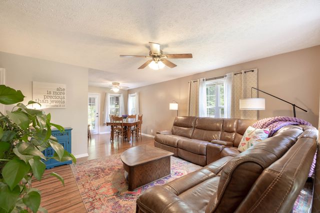 2027 Skyline Dr, Goodlettsville, TN 37072