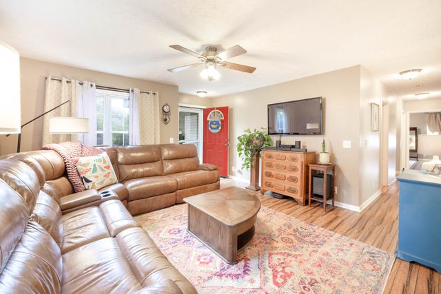 2027 Skyline Dr, Goodlettsville, TN 37072