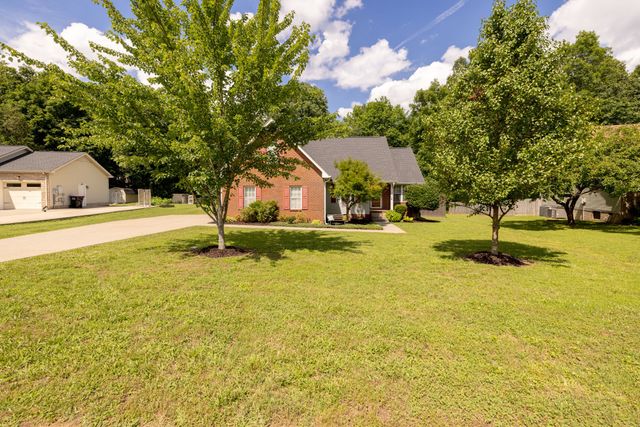 2027 Skyline Dr, Goodlettsville, TN 37072