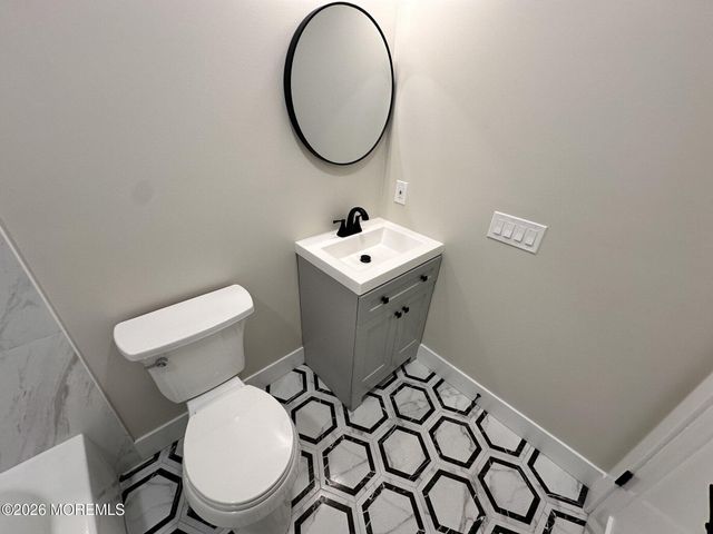 888 State Route 35, Laurence Harbor, NJ 08879