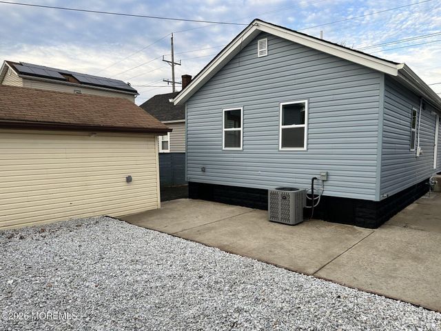 888 State Route 35, Laurence Harbor, NJ 08879