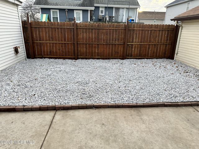 888 State Route 35, Laurence Harbor, NJ 08879