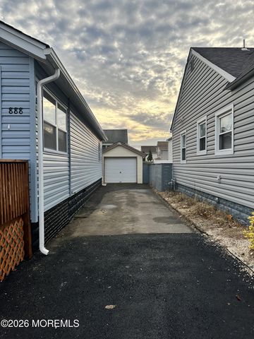 888 State Route 35, Laurence Harbor, NJ 08879