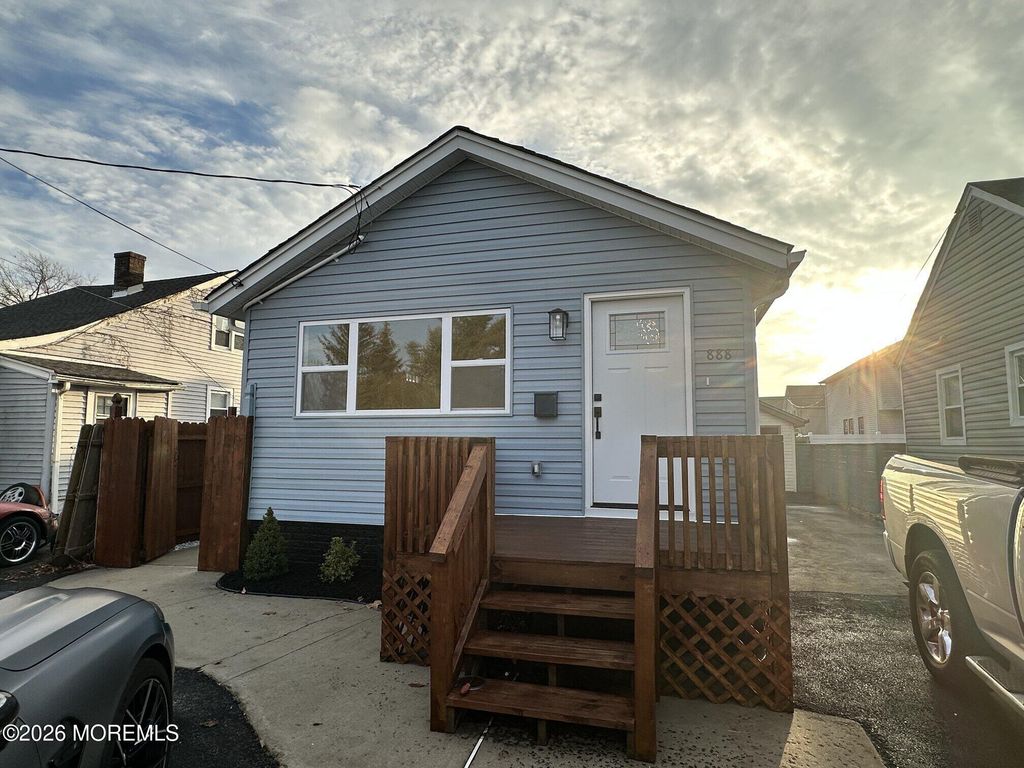 888 State Route 35, Laurence Harbor, NJ 08879