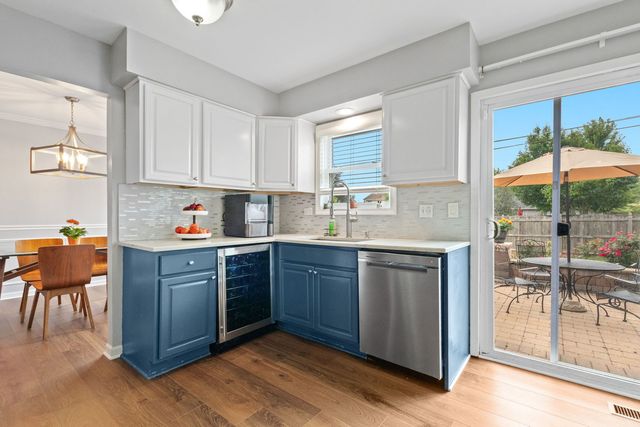2201 Pontiac Circle, Naperville, IL 60565