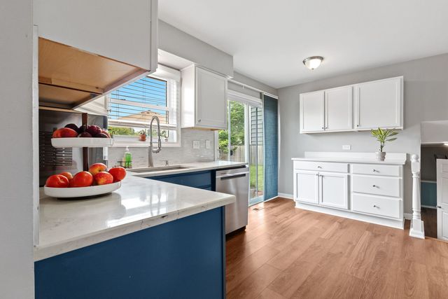 2201 Pontiac Circle, Naperville, IL 60565