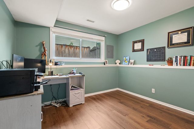 2201 Pontiac Circle, Naperville, IL 60565